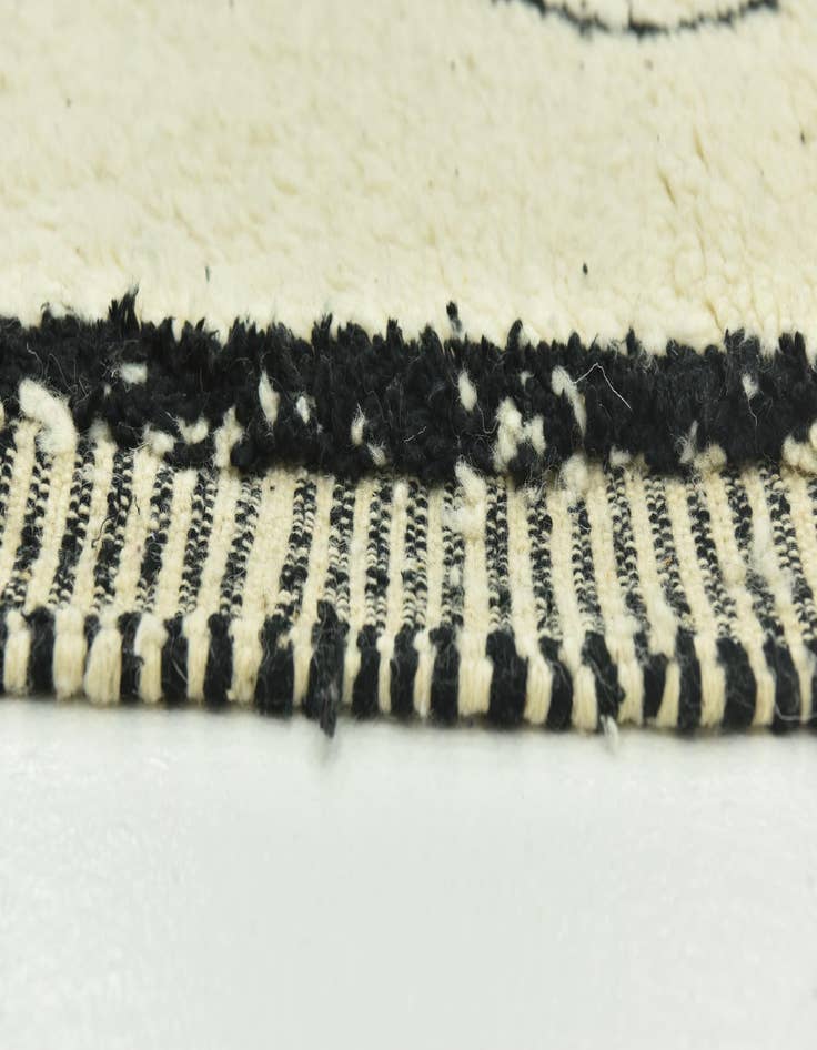 Detail image of  5' 1 x 8' 9  Hand Knotted Moroccan Wool Rug