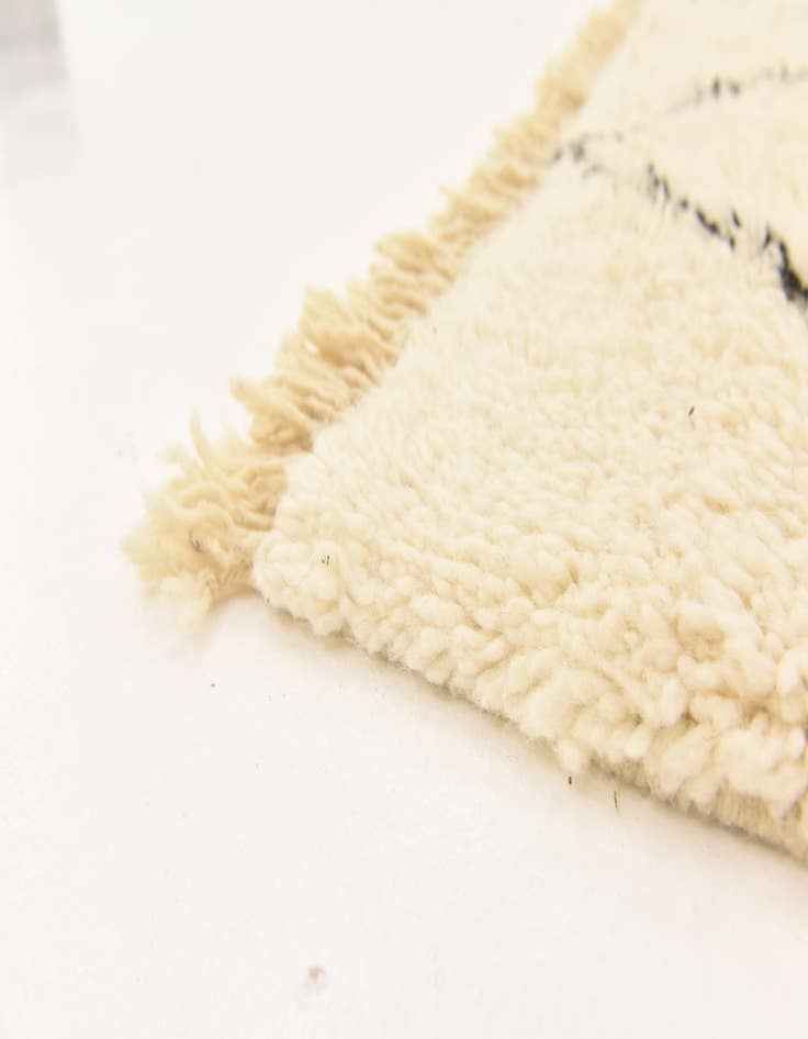 Detail image of  7' 1 x 9' 10  Hand Knotted Moroccan Wool Rug