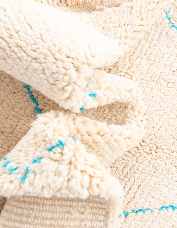 Detail image of  5' 2 x 8'  Hand Knotted Moroccan Wool Rug