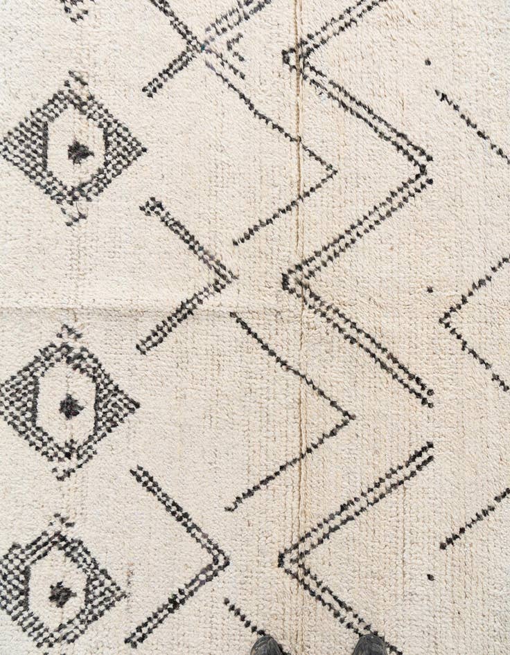 Detail image of  4' 1 x 6' 8  Hand Knotted Moroccan Wool Rug