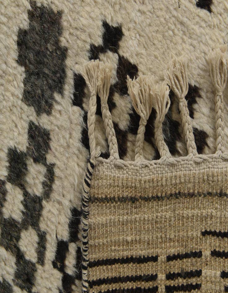 Detail image of 8' x 10' 2 Hand Knotted Moroccan Wool Rug