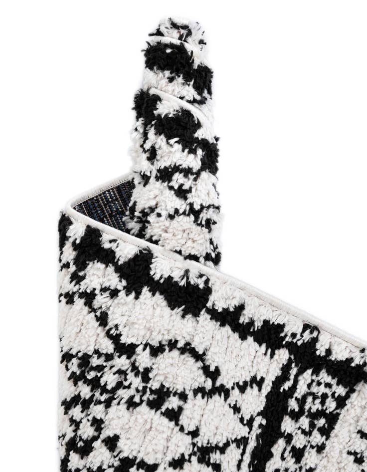 Detail image of  8' x 10' Morocco Rug