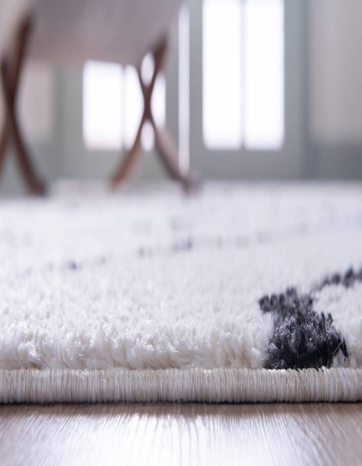 Detail image of  4' x 6' Morocco Rug