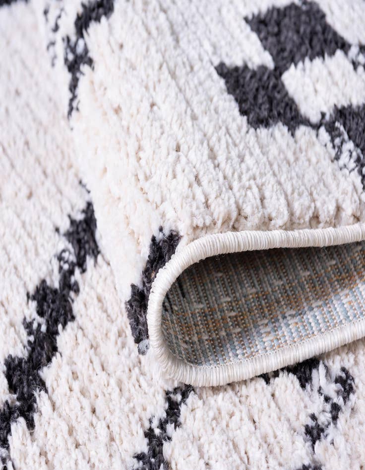 Detail image of  4' x 6' Morocco Rug