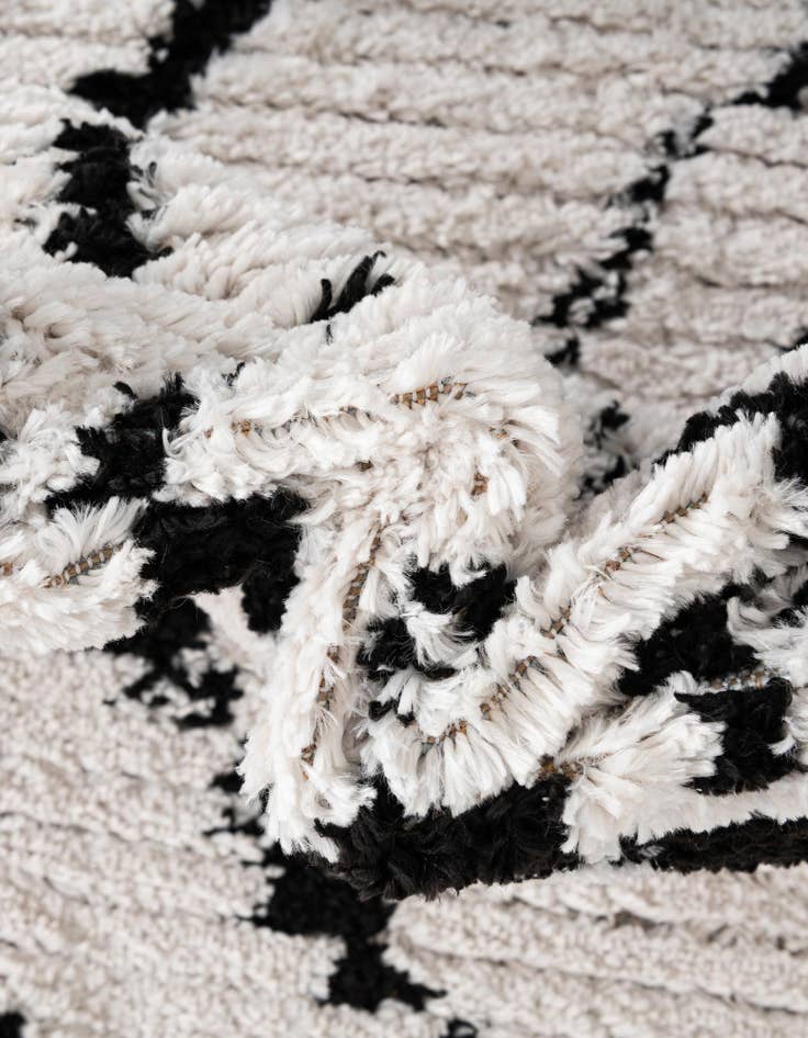 Detail image of  4' x 6' Morocco Rug