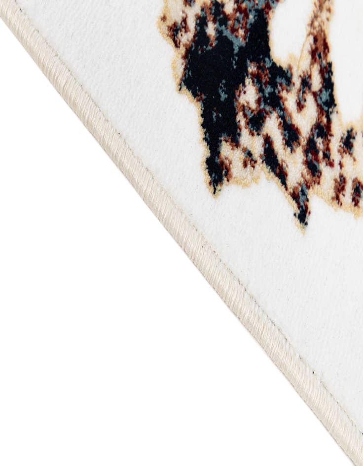 Detail image of  5' 2 x 7' 8 Nain Rug