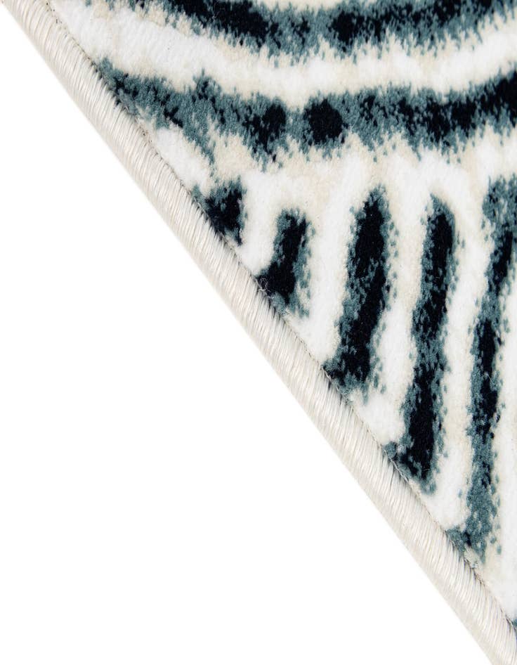 Detail image of  5' 2 x 7' 9 Nain Rug