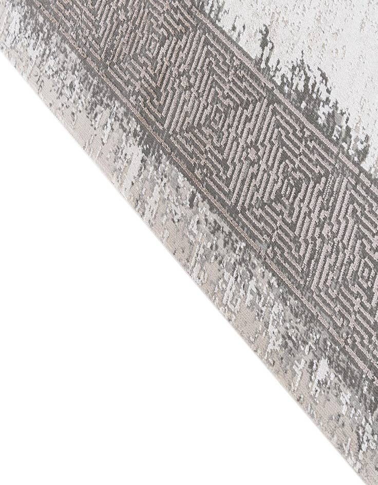 Detail image of  5' 2 x 7' 9 Oasis Rug