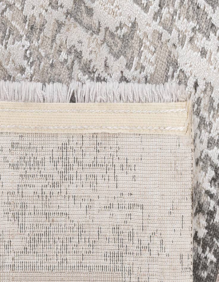 Detail image of  5' 2 x 7' 9 Oasis Rug