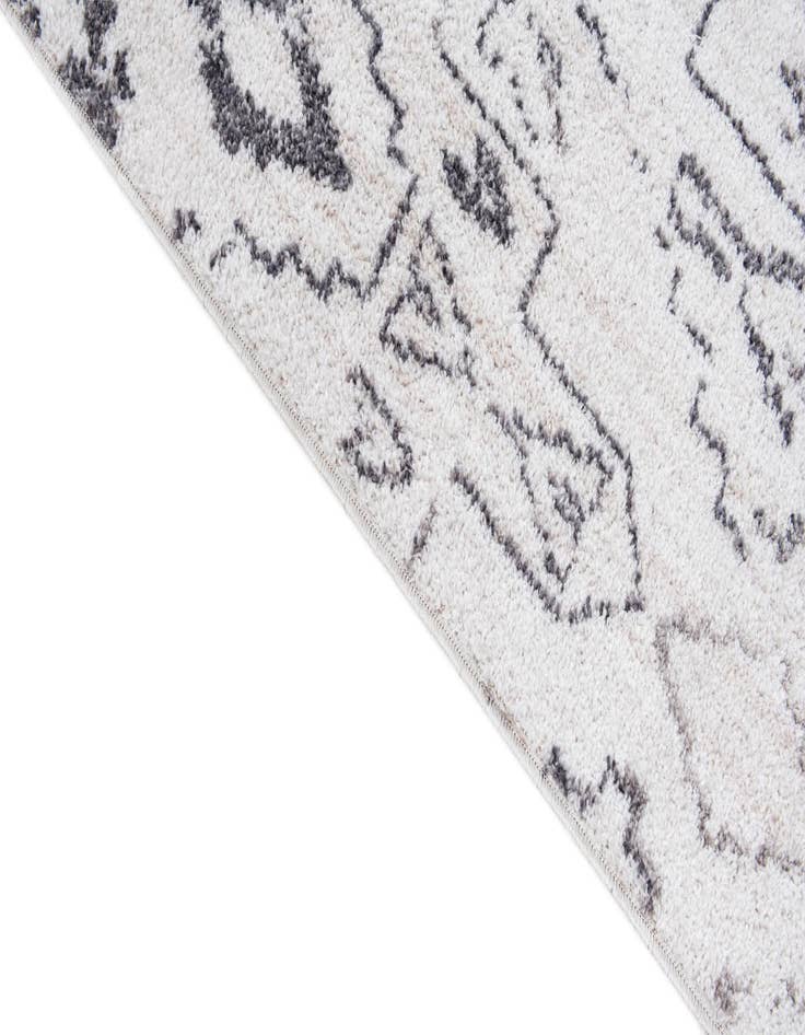 Detail image of  5' 3 x 7' 8 Oregon Rug