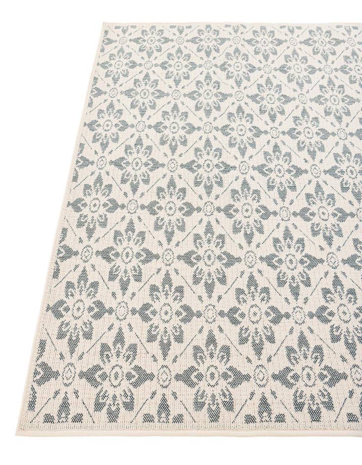 Detail image of  5' 3 x 7' 7  Washable Botanical Indoor / Outdoor Rug