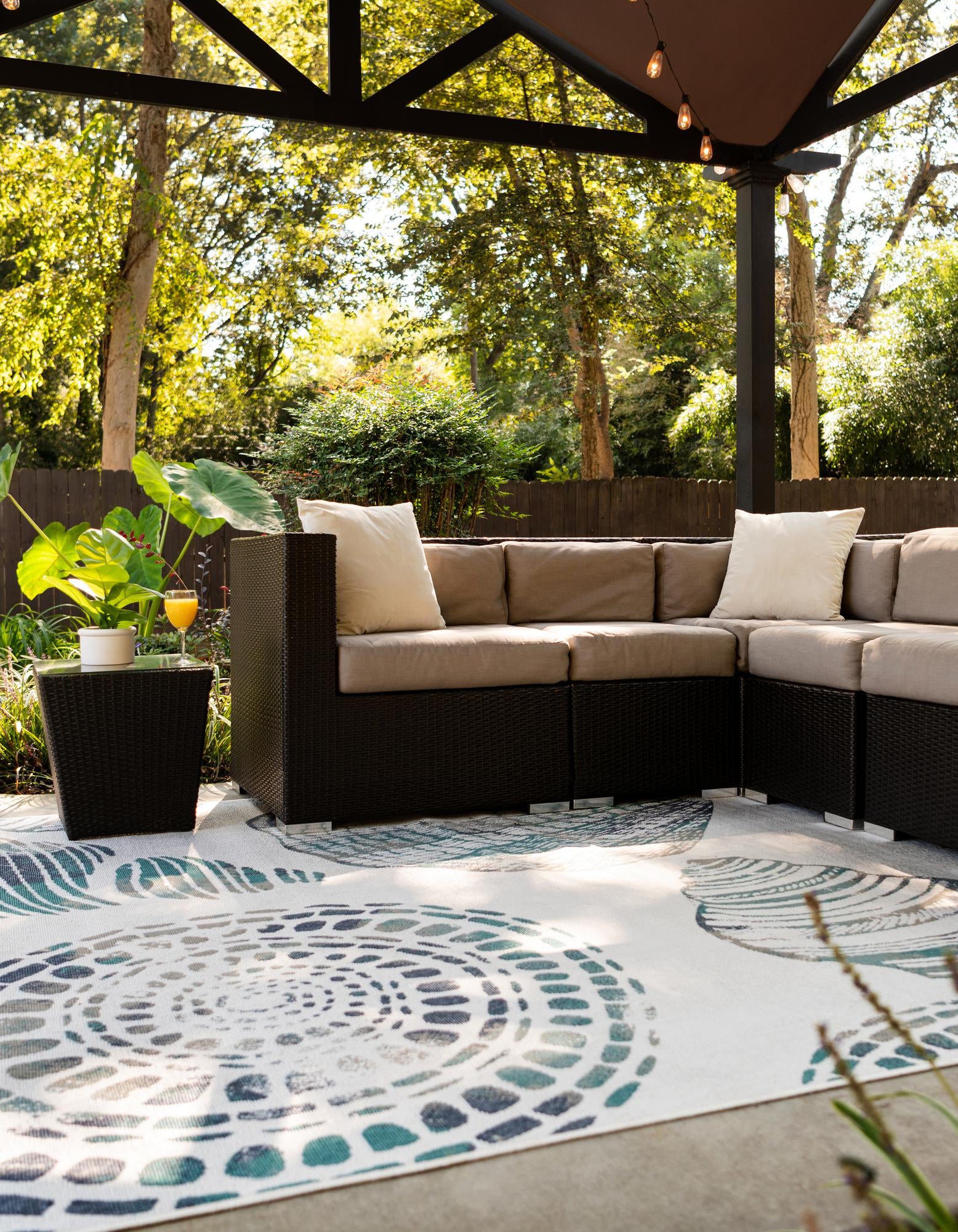 Ivory 5' 3 x 8' Coastal Indoor / Outdoor Rug | Rugs.com