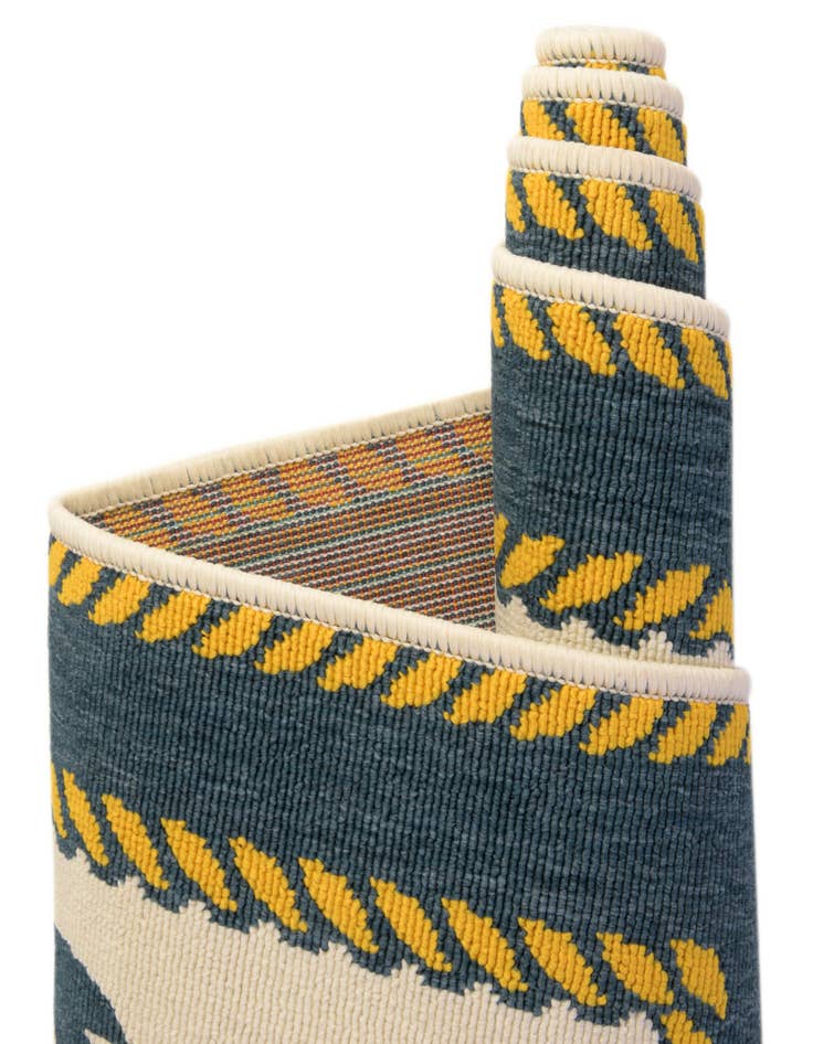 Detail image of  5' 3 x 8'  Washable Coastal Indoor / Outdoor Rug