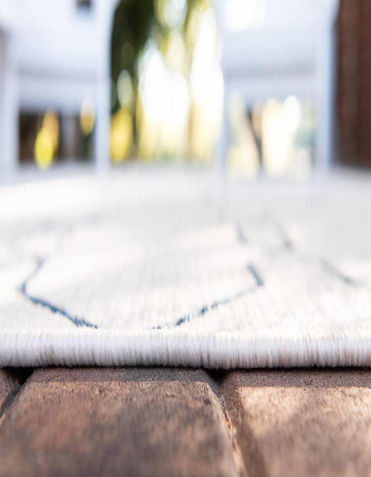 Detail image of  6' x 9'  Washable Lattice Indoor / Outdoor Rug