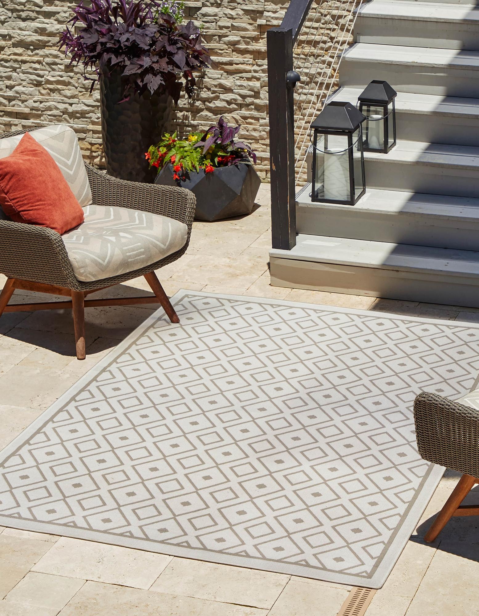 Ivory 4' x 6' Lattice Indoor / Outdoor Rug | Rugs.com