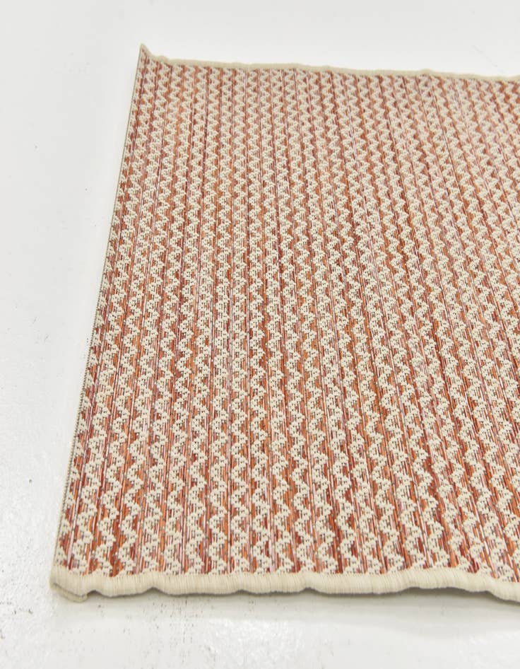 Detail image of  2' 7 x 4' 10  Washable Modern Indoor / Outdoor Rug