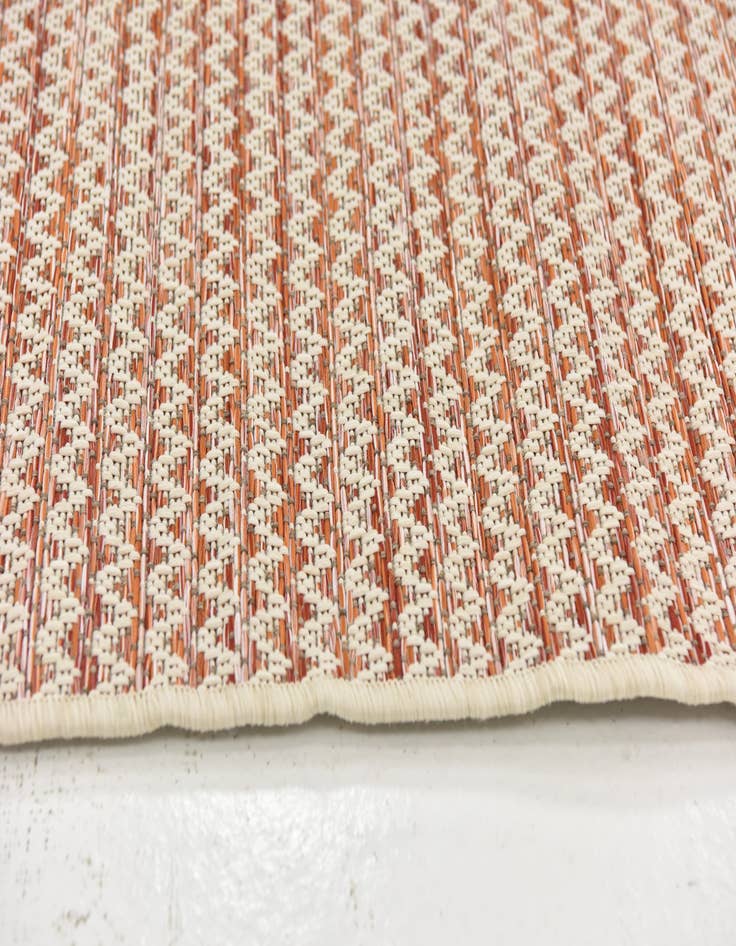 Detail image of  2' 7 x 4' 10  Washable Modern Indoor / Outdoor Rug