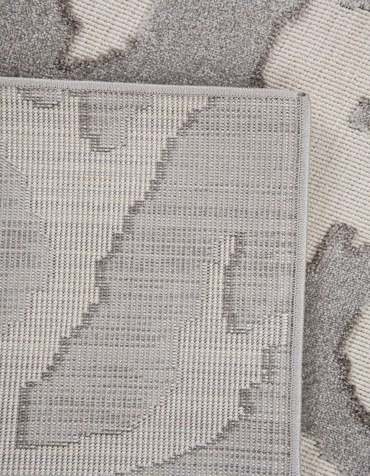 Detail image of  5' 3 x 7' 9  Washable Modern Indoor / Outdoor Rug
