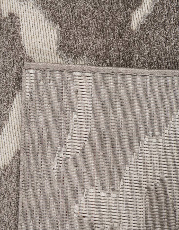 Detail image of  5' 3 x 7' 8  Washable Modern Indoor / Outdoor Rug