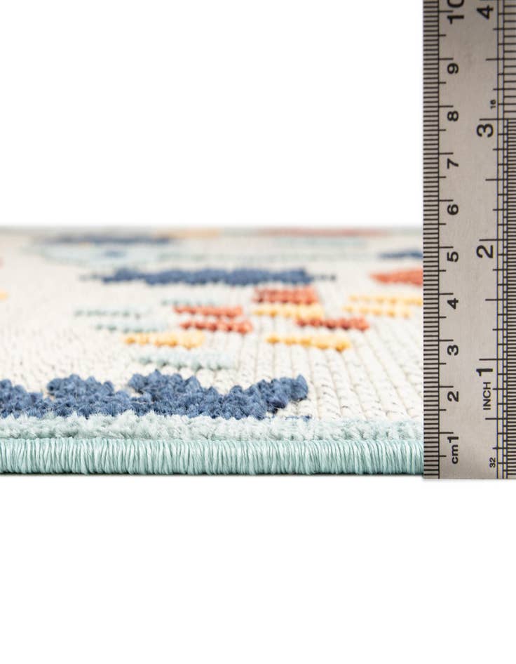 Detail image of  5' x 7' 7  Washable  Indoor / Outdoor Rug