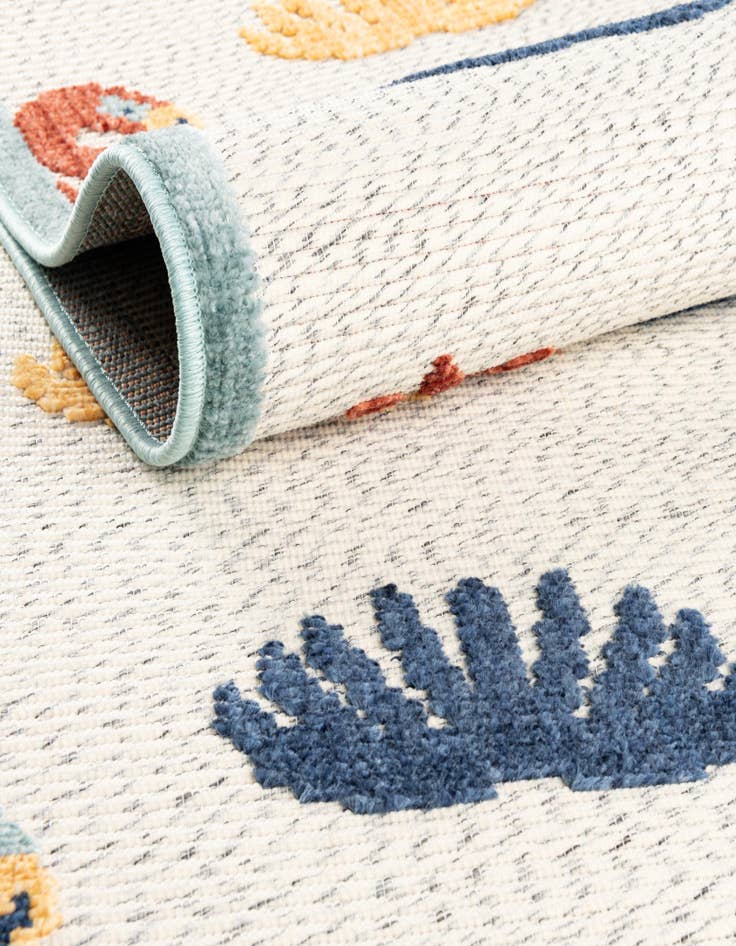 Detail image of  5' x 7' 7  Washable  Indoor / Outdoor Rug