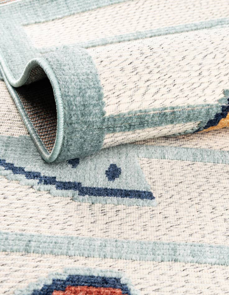 Detail image of  5' x 7' 7  Washable  Indoor / Outdoor Rug