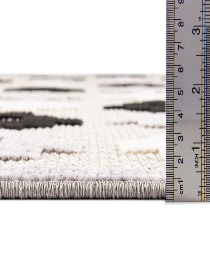 Detail image of  5' x 7' 7  Washable  Indoor / Outdoor Rug