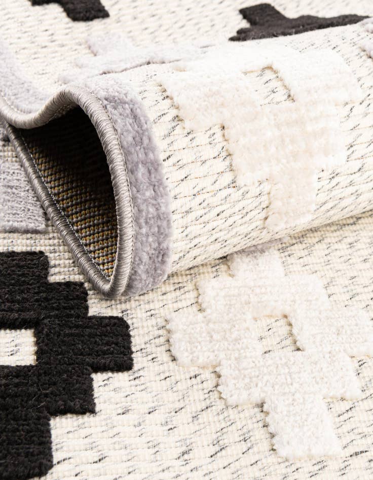 Detail image of  5' x 7' 7  Washable  Indoor / Outdoor Rug