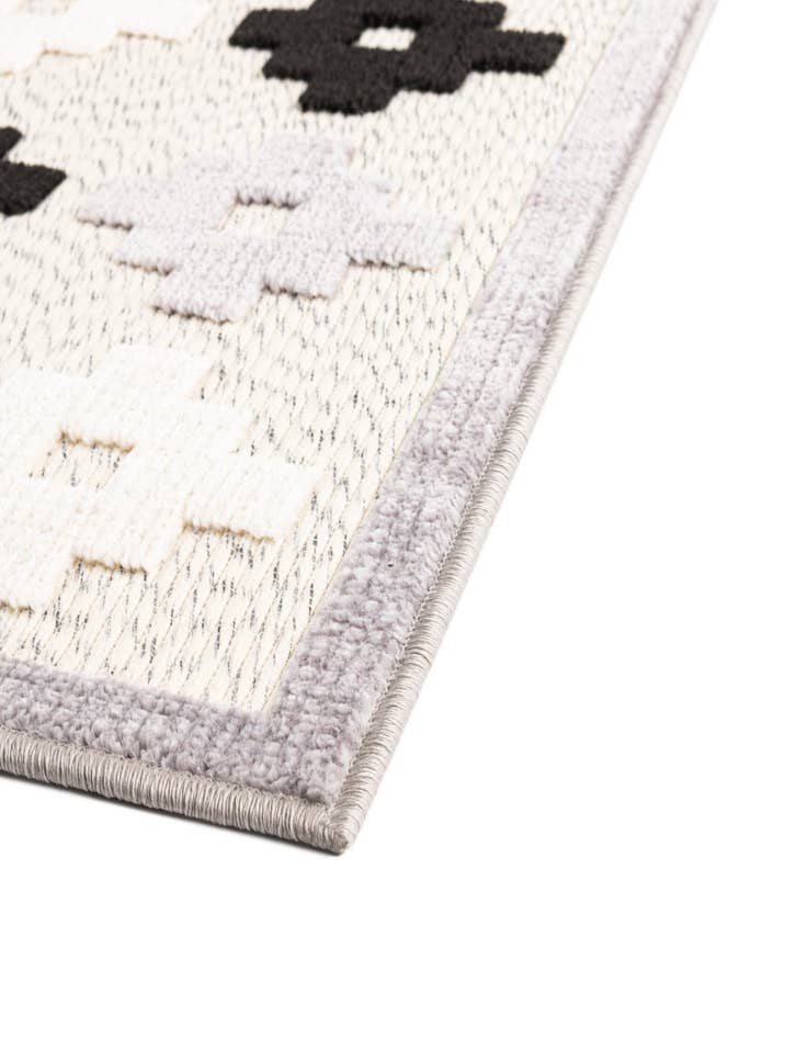 Detail image of  5' x 7' 7  Washable  Indoor / Outdoor Rug
