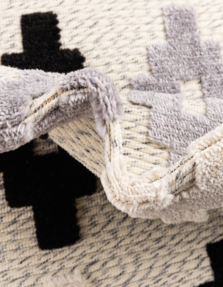 Detail image of  5' x 7' 7  Washable  Indoor / Outdoor Rug