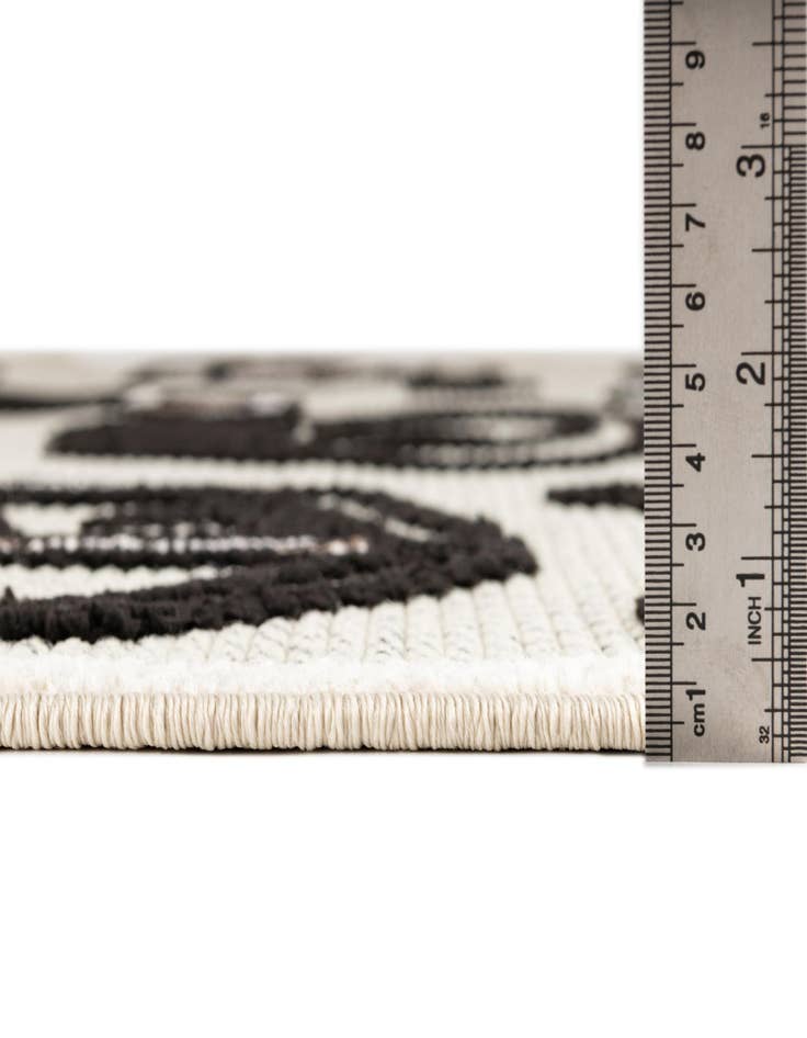 Detail image of  5' x 7' 7  Washable  Indoor / Outdoor Rug