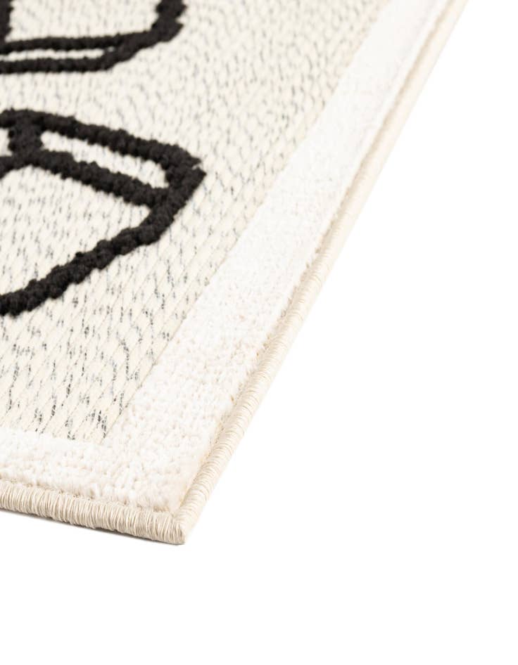 Detail image of  5' x 7' 7  Washable  Indoor / Outdoor Rug