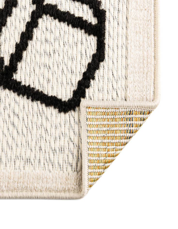 Detail image of  5' x 7' 7  Washable  Indoor / Outdoor Rug