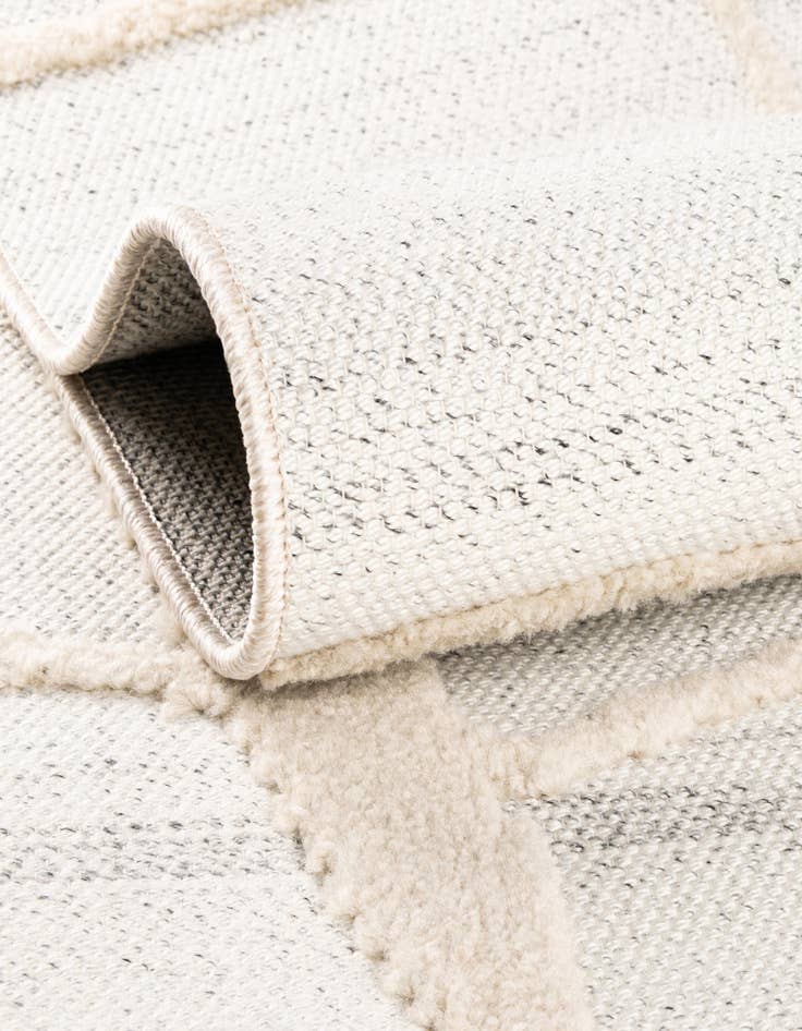 Detail image of  5' x 7' 7  Washable  Indoor / Outdoor Rug