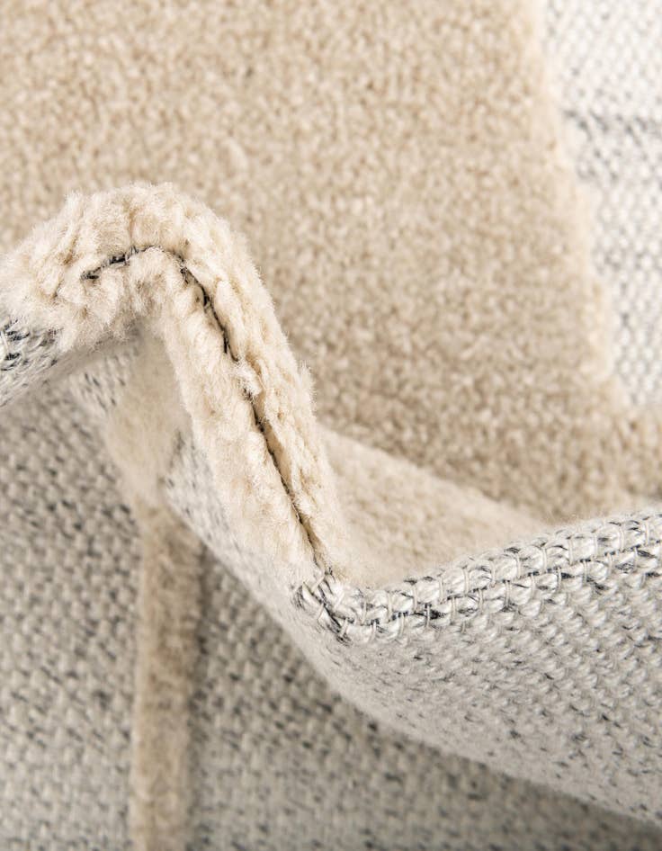 Detail image of  5' x 7' 7  Washable  Indoor / Outdoor Rug