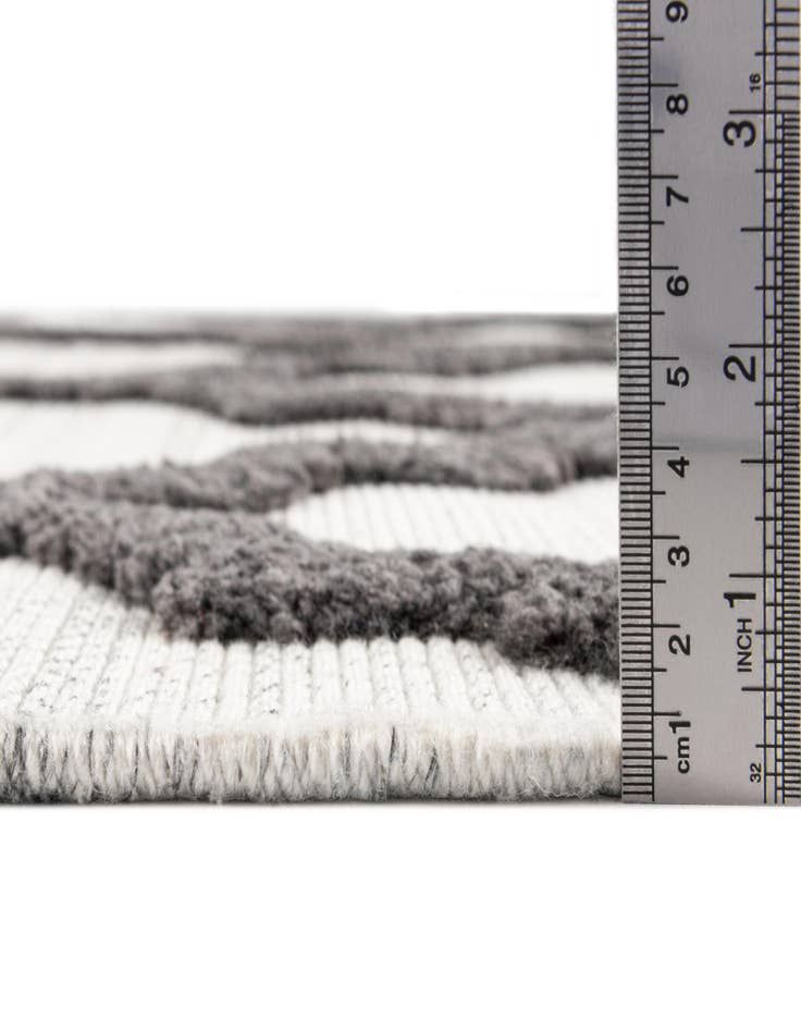 Detail image of  5' 3 x 7' 7  Washable  Indoor / Outdoor Rug