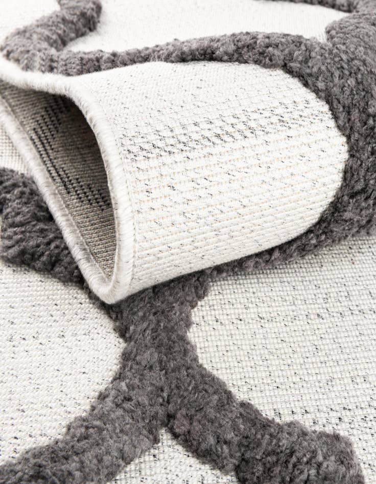 Detail image of  5' 3 x 7' 7  Washable  Indoor / Outdoor Rug