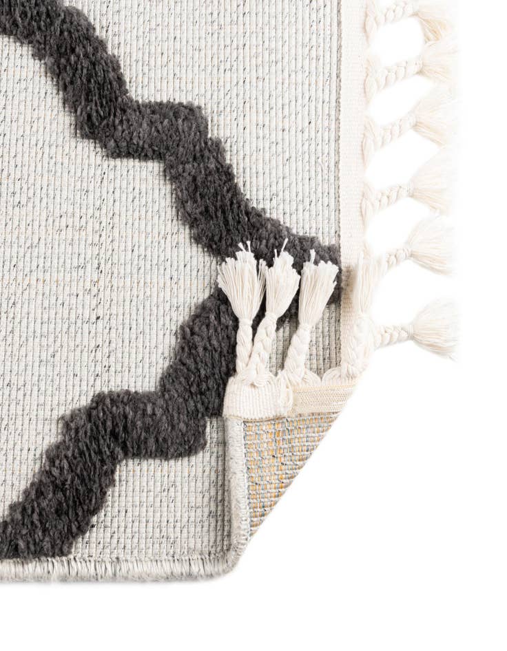 Detail image of  5' 3 x 7' 7  Washable  Indoor / Outdoor Rug