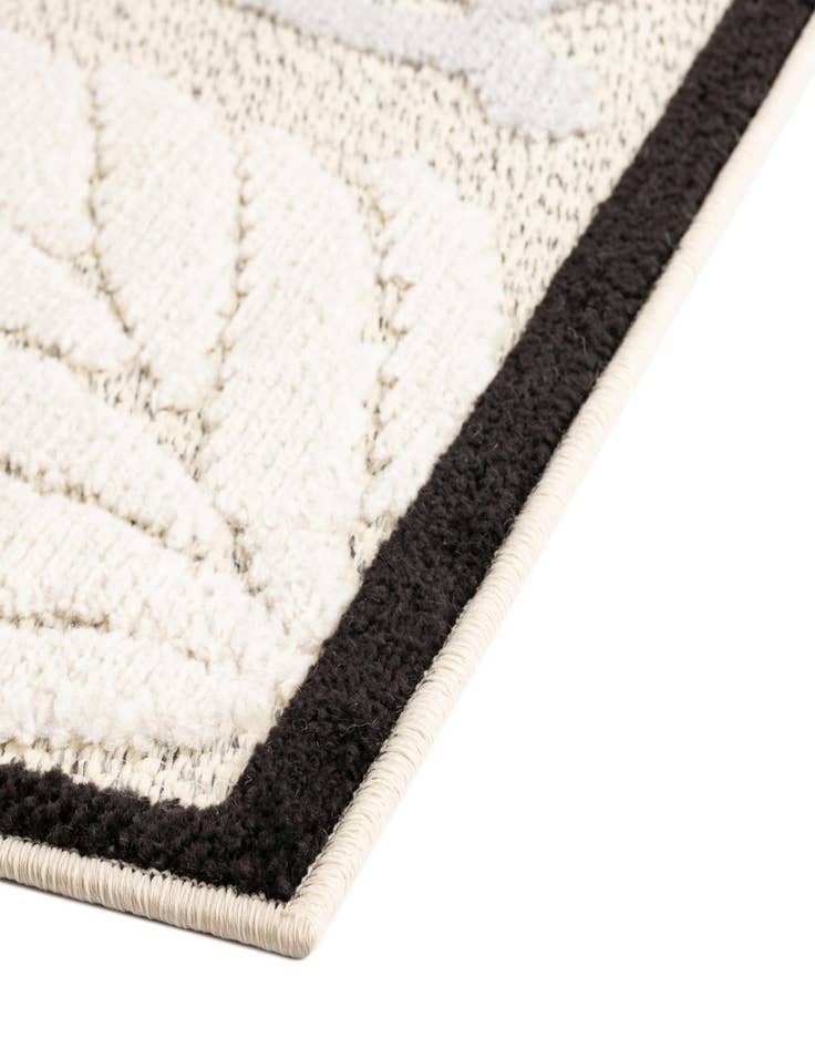 Detail image of  5' 3 x 7' 7  Washable  Indoor / Outdoor Rug