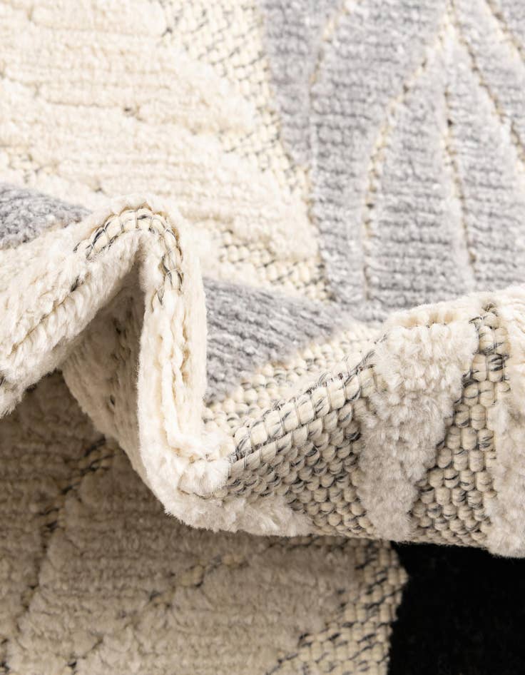 Detail image of  5' 3 x 7' 7  Washable  Indoor / Outdoor Rug