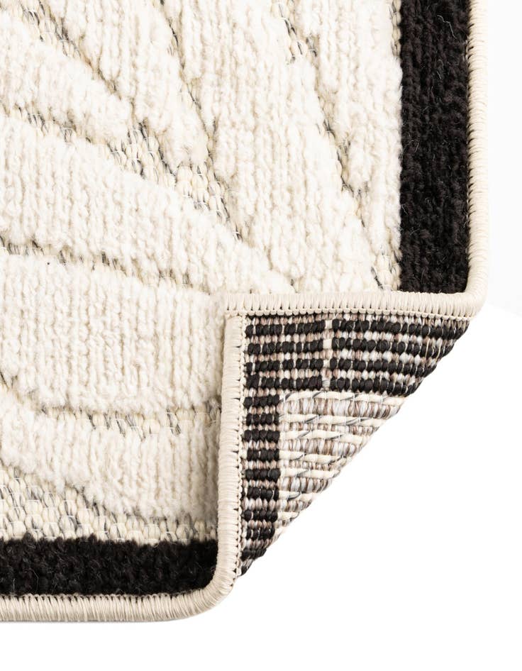 Detail image of  5' 3 x 7' 7  Washable  Indoor / Outdoor Rug