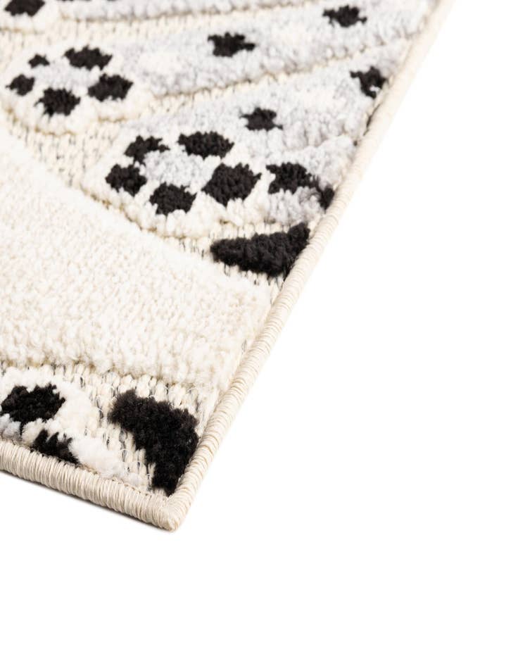 Detail image of  5' 3 x 7' 7  Washable  Indoor / Outdoor Rug