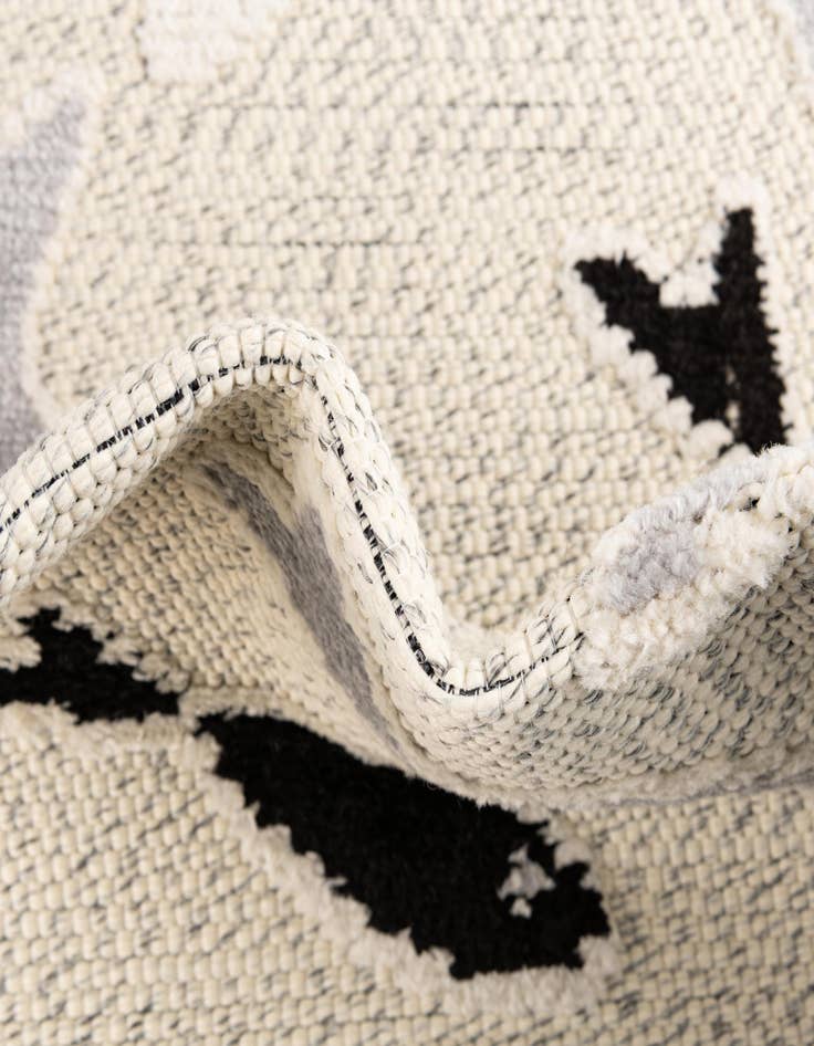 Detail image of  5' 3 x 7' 7  Washable  Indoor / Outdoor Rug