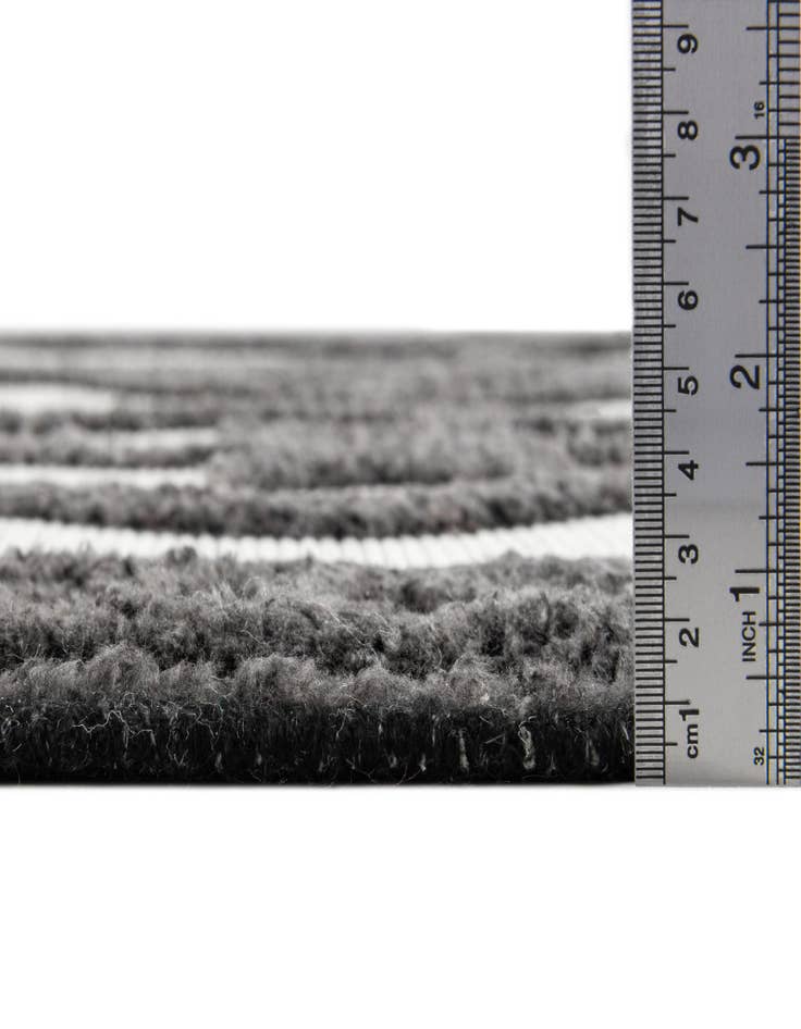 Detail image of  5' 3 x 7' 7  Washable  Indoor / Outdoor Rug