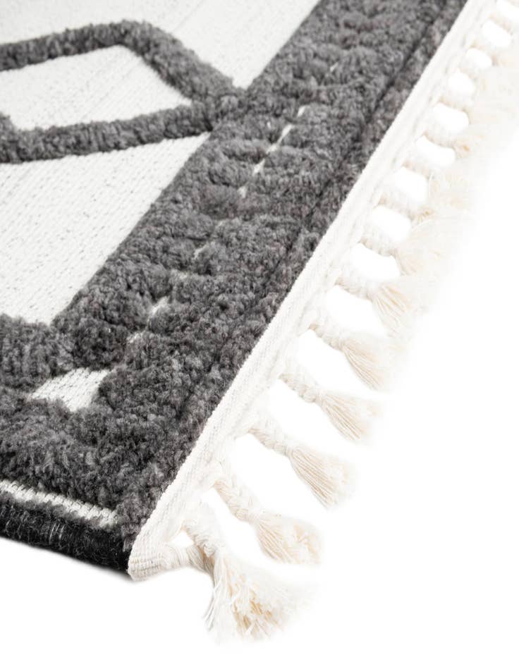 Detail image of  5' 3 x 7' 7  Washable  Indoor / Outdoor Rug
