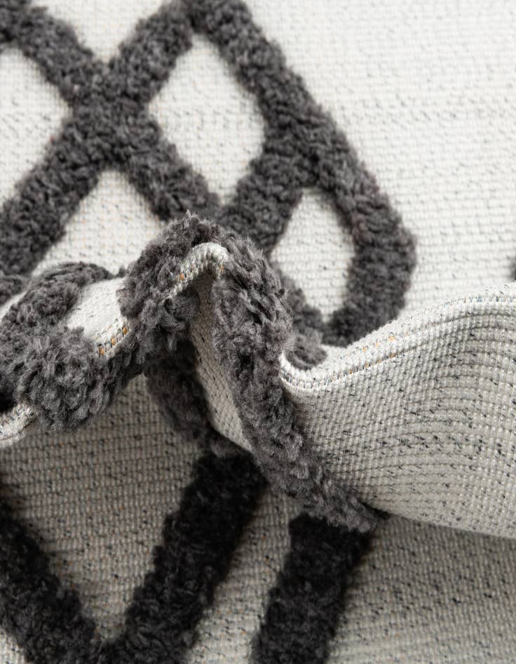 Detail image of  5' 3 x 7' 7  Washable  Indoor / Outdoor Rug