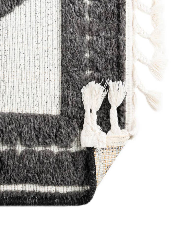 Detail image of  5' 3 x 7' 7  Washable  Indoor / Outdoor Rug