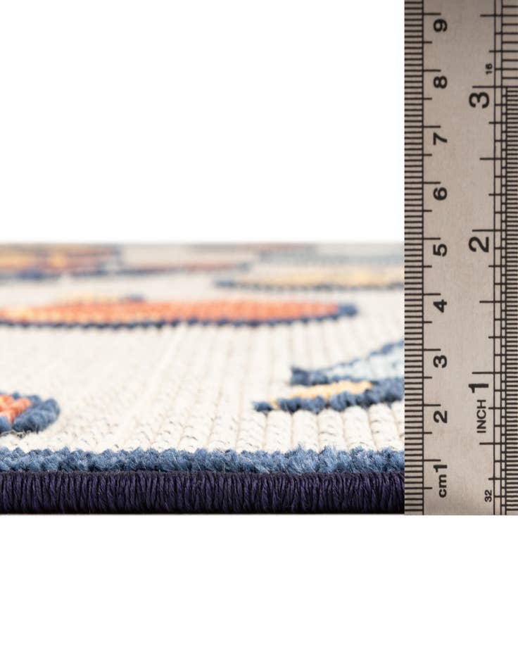 Detail image of  5' x 7' 7  Washable  Indoor / Outdoor Rug