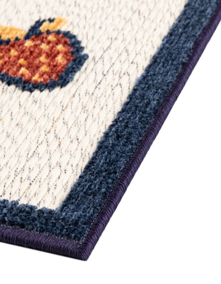 Detail image of  5' x 7' 7  Washable  Indoor / Outdoor Rug
