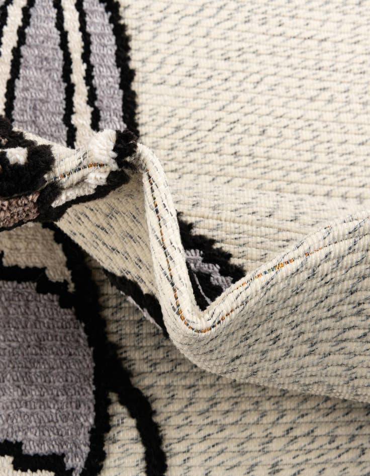 Detail image of  5' x 7' 7  Washable  Indoor / Outdoor Rug